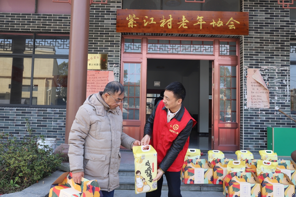 暖春意，敬老情-腾博会多年坚持慰问孤寡老人